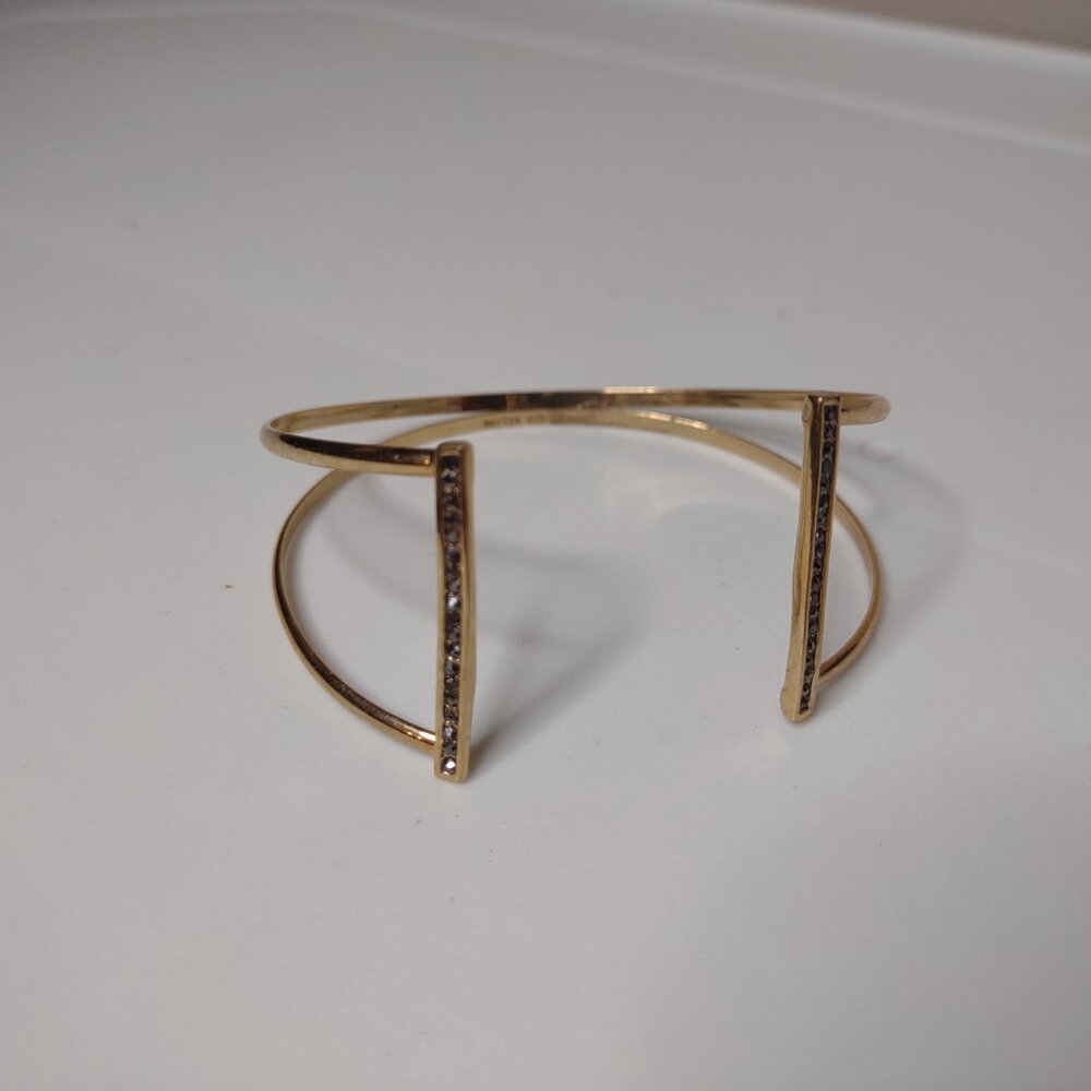 7 Inch Gold Tone Lightweight Marylyn Schiff Bracelet